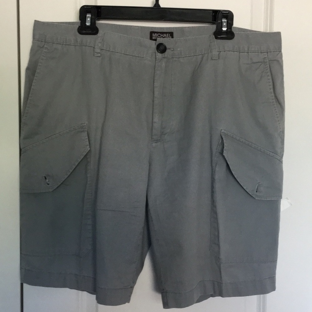 Michaels Kors Mens Short Size 38 Gray Color
